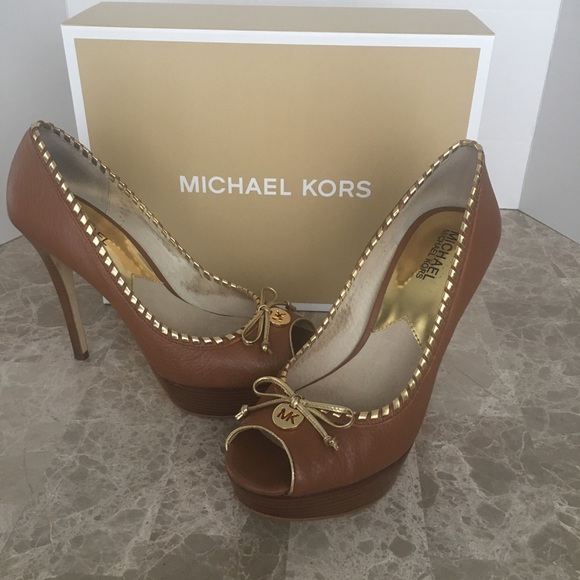Michael Kors peep-toe logo heel - Picture 2 of 7